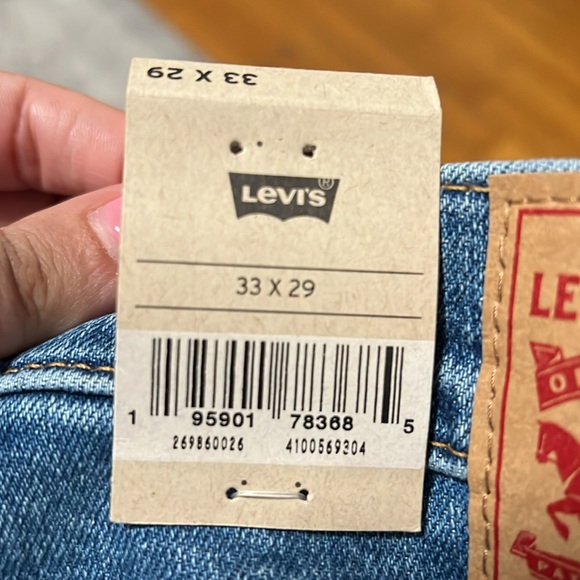 NWT Levis High Waisted Mom Jeans 33x29 Color: Thats Her - Picture 2 of 2